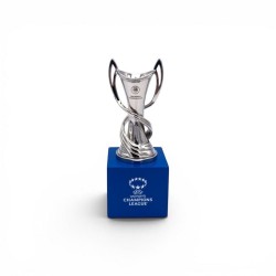 UEFA Women’s Champions League τρισδιάστατη μινιατούρα τροπαίου σε ξύλινη βάση (70mm)